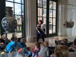 Teaserbild zur Veranstaltung Die Drachen sind los – mit der Geschichtenerzählerin auf in die Porzellansammlung