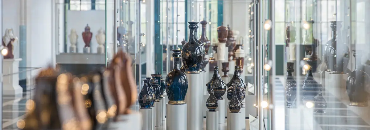 Blick in den neugestalteten Böttgersaal der Porzellansammlung im Zwinger
