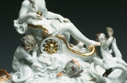 Johann Joachim Kaendler, Schwanenservice, Deckel der Terrine mit Galatea Deckel eines Teeservices mit Galatea-Plastik