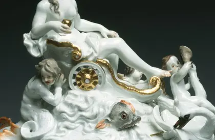 Deckel eines Teeservices mit Galatea-Plastik