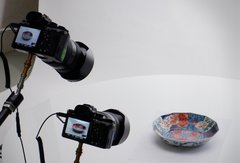 Foto, Aufbau von drei Kameras die auf eine Porzellanschale gerichtet sind