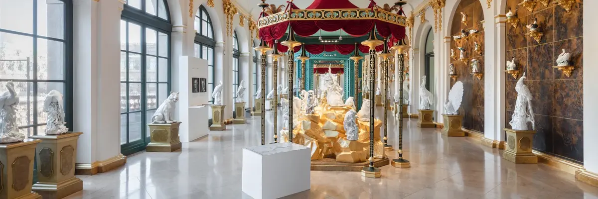 Ausstellungsansicht im Tiersaal der Porzellansammlung