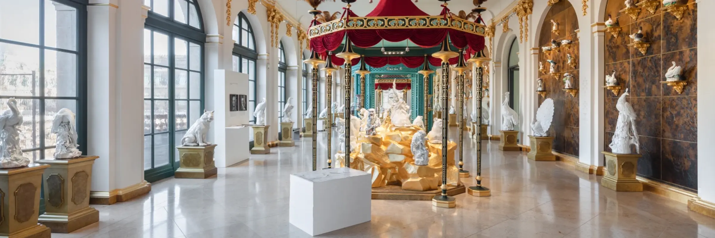 Ausstellungsansicht im Tiersaal der Porzellansammlung