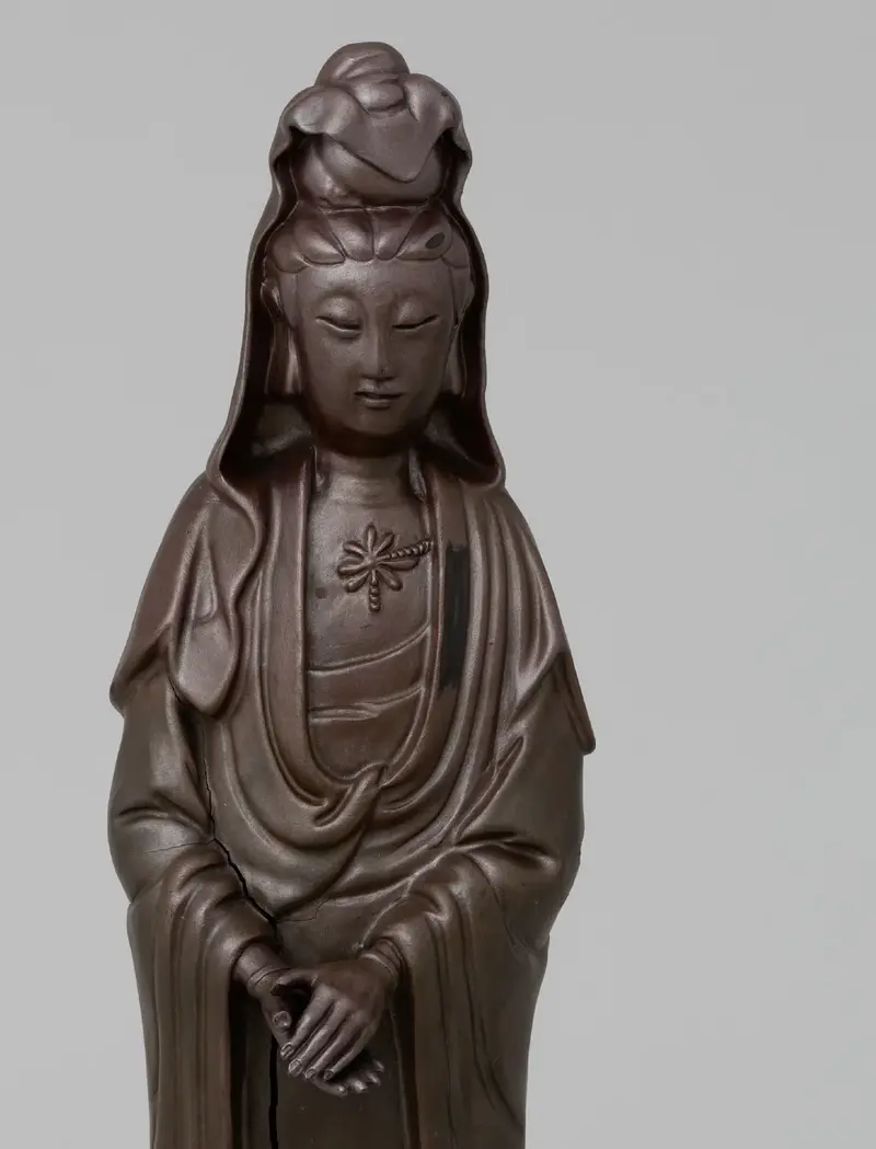 Foto, stehende Guanyin aus Böttgersteinzeug