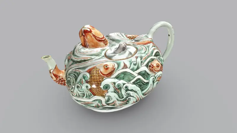 Screenshot, 3D-Modell einer Teekanne mit Karpfen in Wellen im Relief auf der Wandung