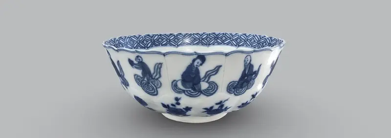 Screenshot, 3D-Modell mit einer Schale in Blütenform mit Figuren in Unterglasurblau