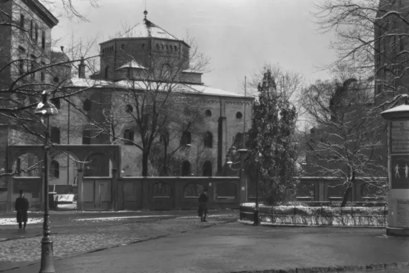 Angaben von Anette Loesch: Synagoge Dresden, 1838-1938, Architekt: Gottfried Semper SLUB Dresden  Deutsche Fotothek  Westphal (?), 1923/1928, Aufn.-Nr.: df_hauptkatalog_0082301