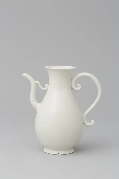 910